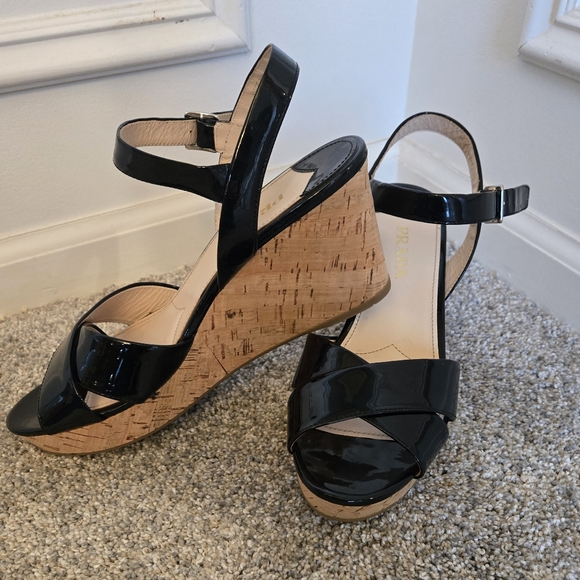 PRADA VERNICE Italy Wedge Black Patent SANDALS Womens Sz 40 US 10 Ankle Strap - Picture 1 of 15